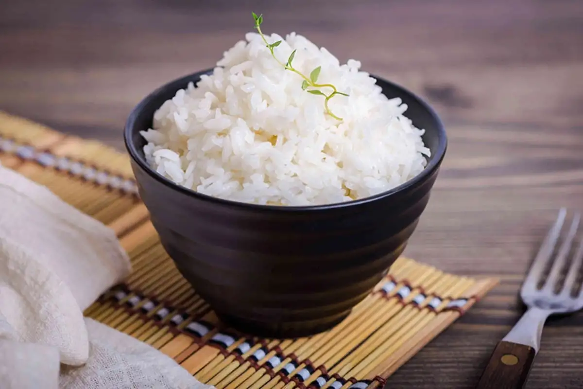 100gr gạo trắng bao nhiêu calo? Ăn cơm có tăng cân không?