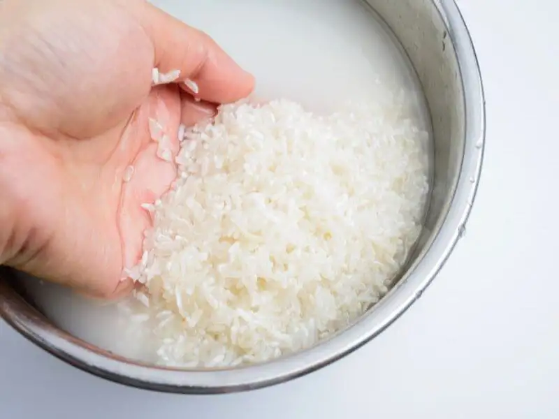 Có nên vo gạo kỹ không?