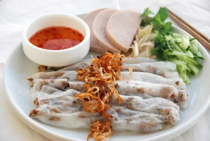 Bánh cuốn mềm mịn từ bột gạo tẻ là món ăn sáng quen thuộc.